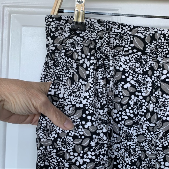 •Lands' End• Sport Knit Crop Pants with Pockets - Size 6-8 - Picture 5 of 12